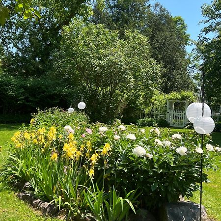 Les Trois Erables Boutique Inn Wakefield Bagian luar foto