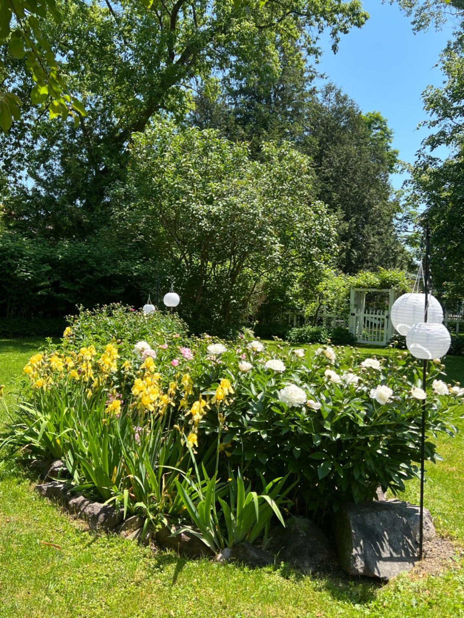 Les Trois Erables Boutique Inn Wakefield Bagian luar foto