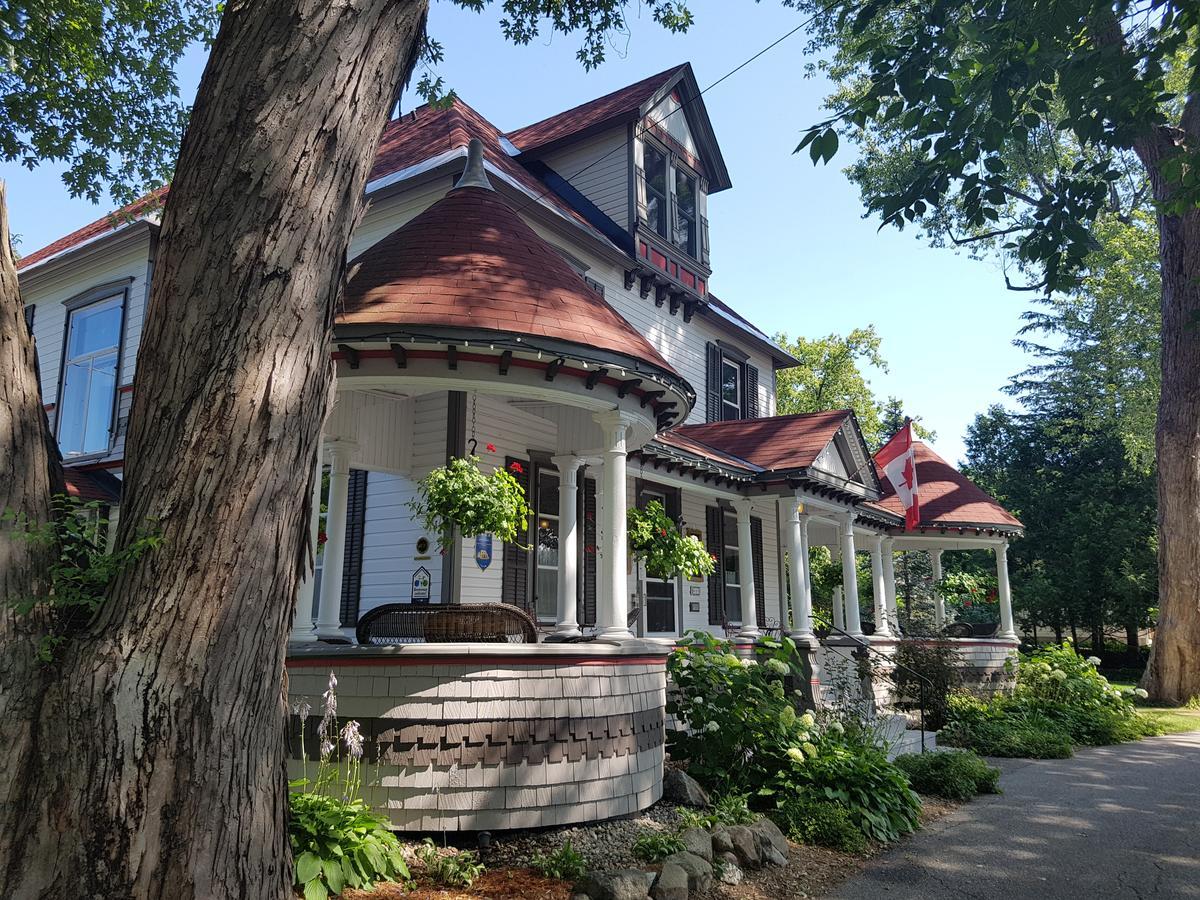 Les Trois Erables Boutique Inn Wakefield Bagian luar foto