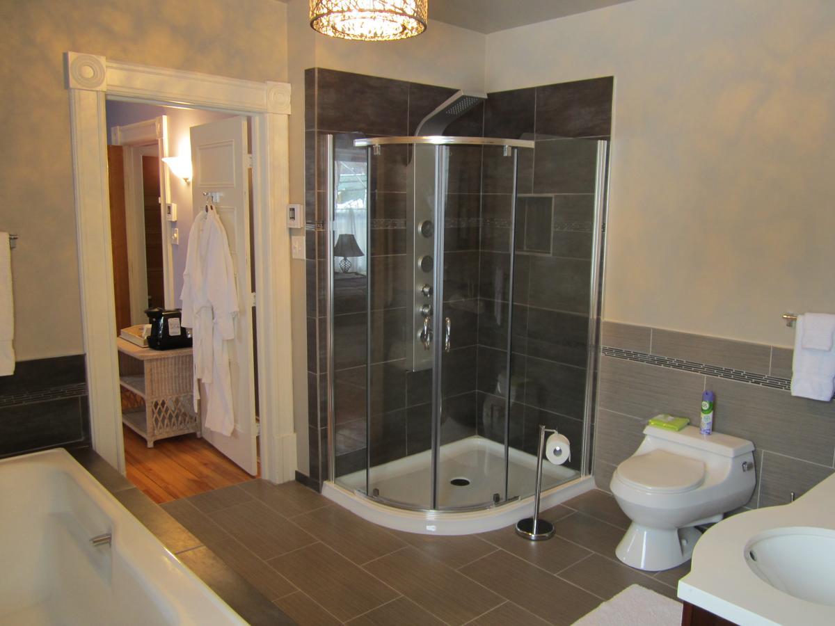 Les Trois Erables Boutique Inn Wakefield Bagian luar foto