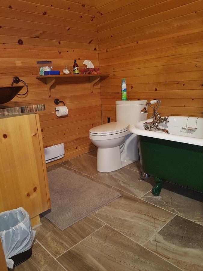 Les Trois Erables Boutique Inn Wakefield Bagian luar foto