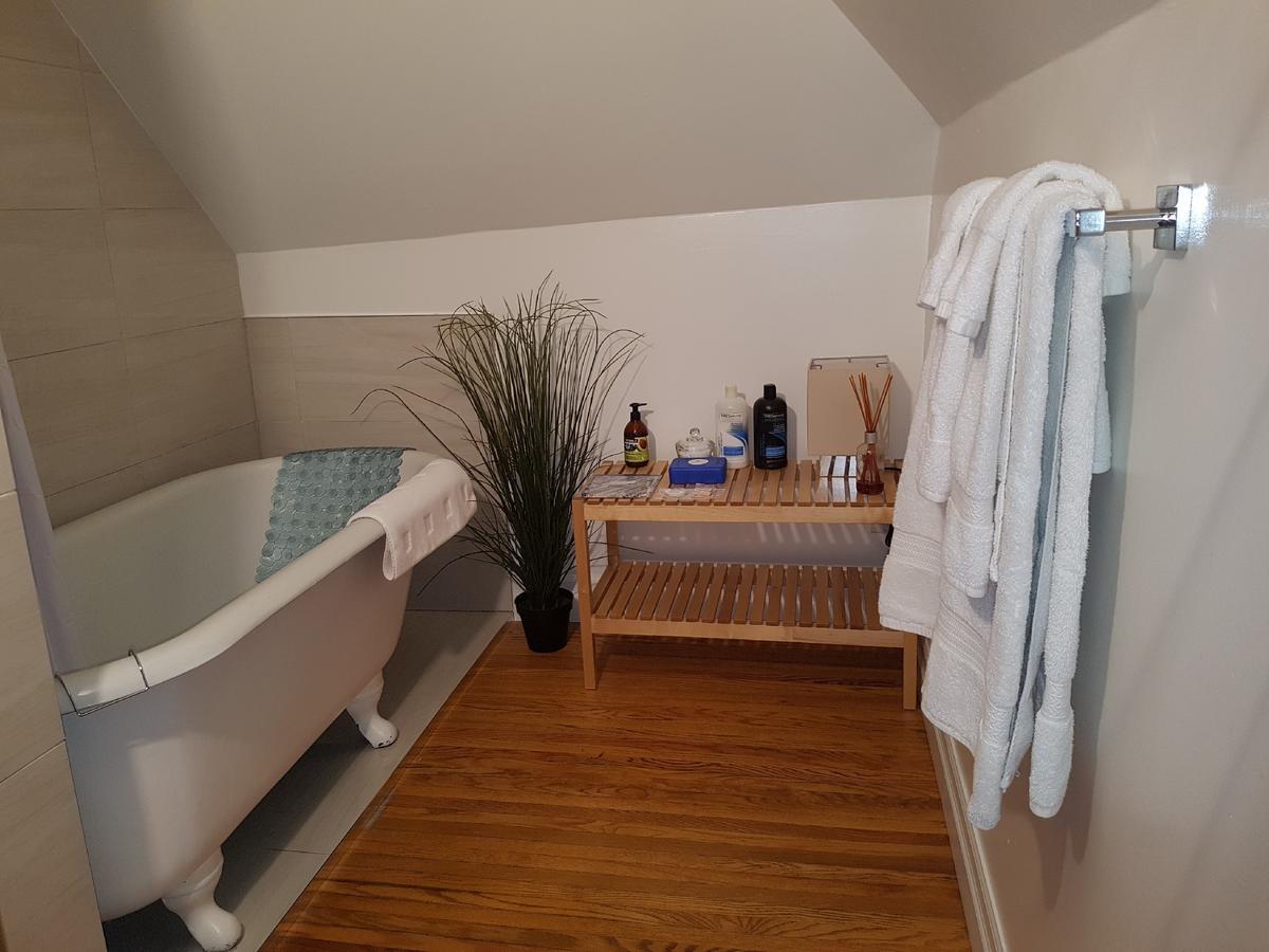 Les Trois Erables Boutique Inn Wakefield Bagian luar foto