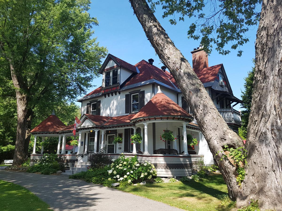 Les Trois Erables Boutique Inn Wakefield Bagian luar foto