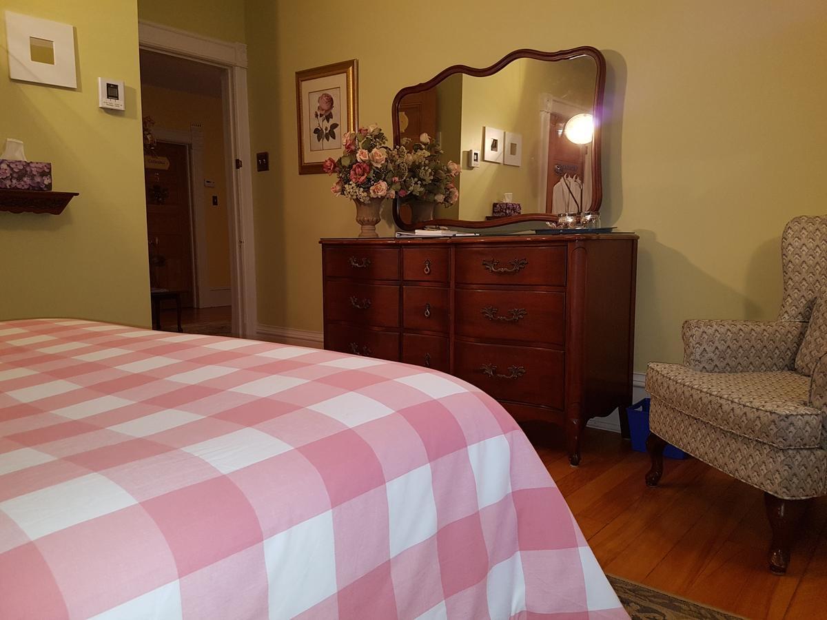 Les Trois Erables Boutique Inn Wakefield Bagian luar foto
