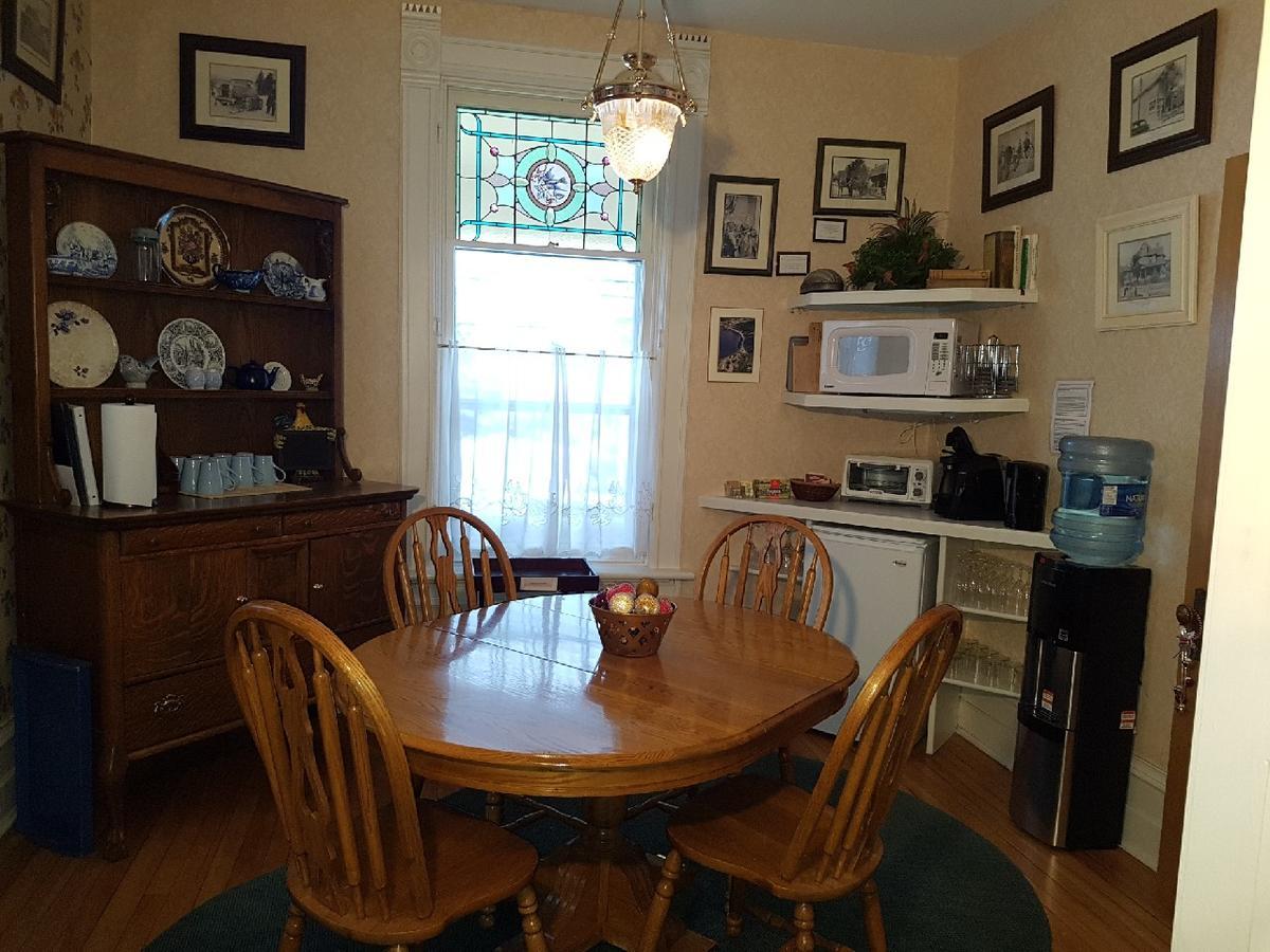 Les Trois Erables Boutique Inn Wakefield Bagian luar foto