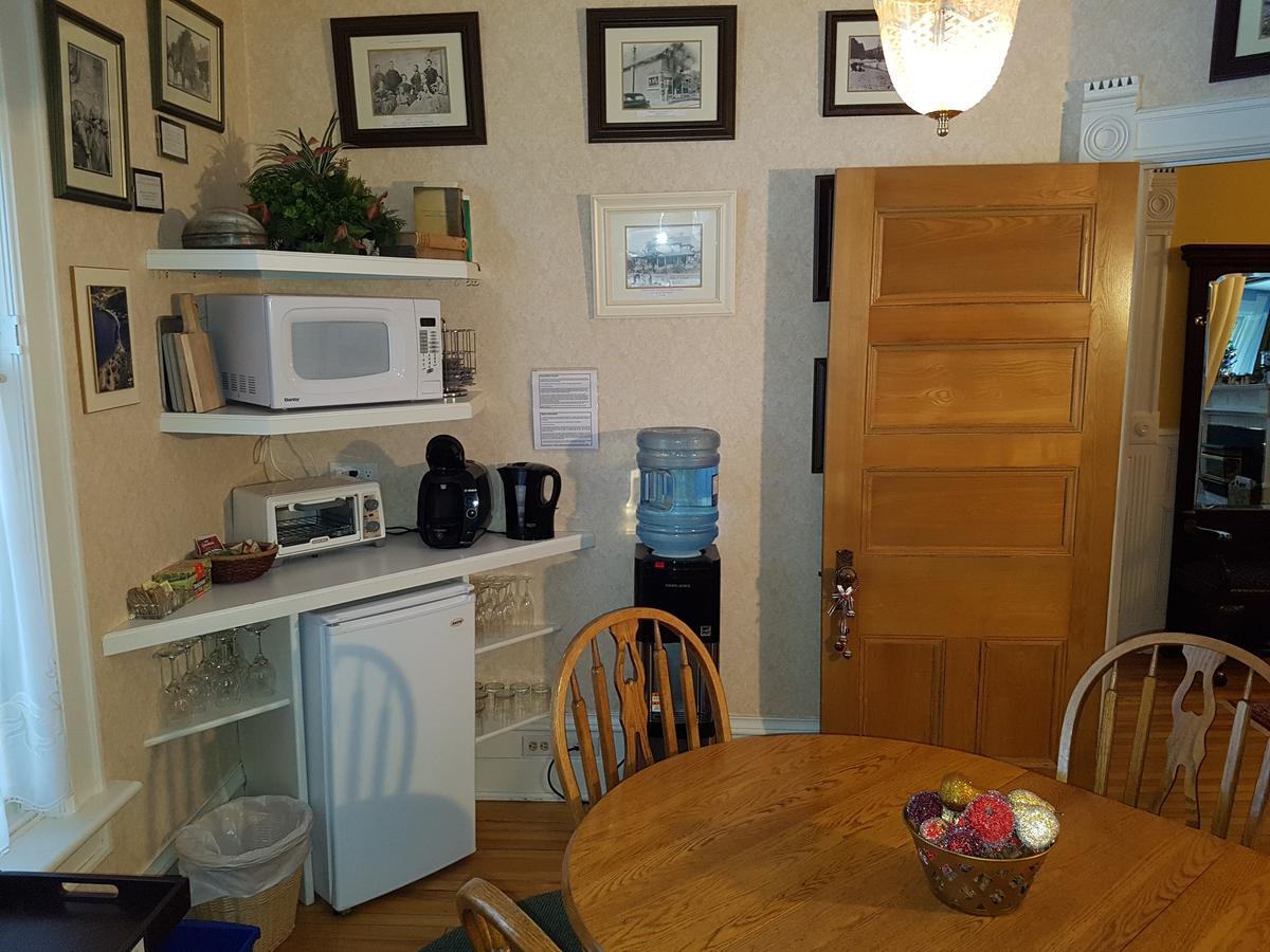 Les Trois Erables Boutique Inn Wakefield Bagian luar foto